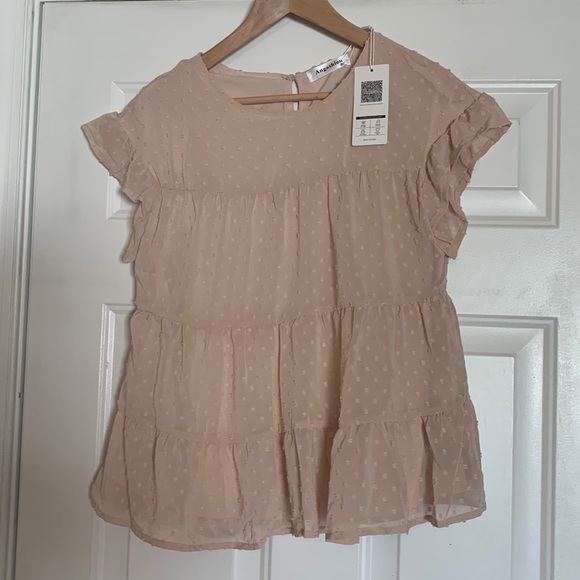 Angashion Tops - Cute cream colored top